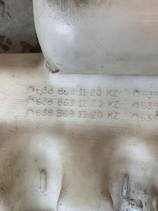 ZBIORNICZEK SPRYSKIWACZY 7L 6388691120 MERCEDES VITO 638