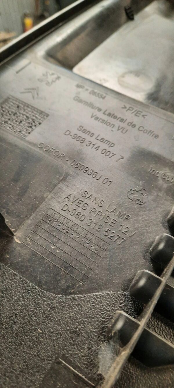 Citroen Berlingo 2008 Prawa strona Boczek / Tapicerka / bagażnika