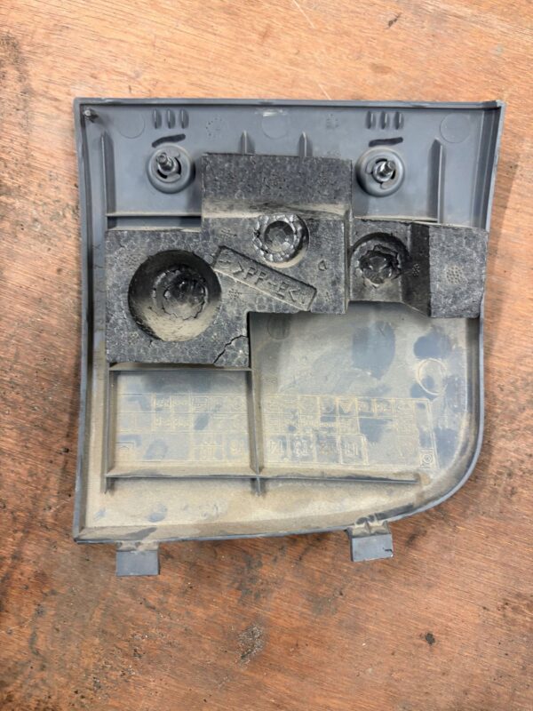 OSŁONA BEZPIECZNIKÓW DUCATO II 735397507