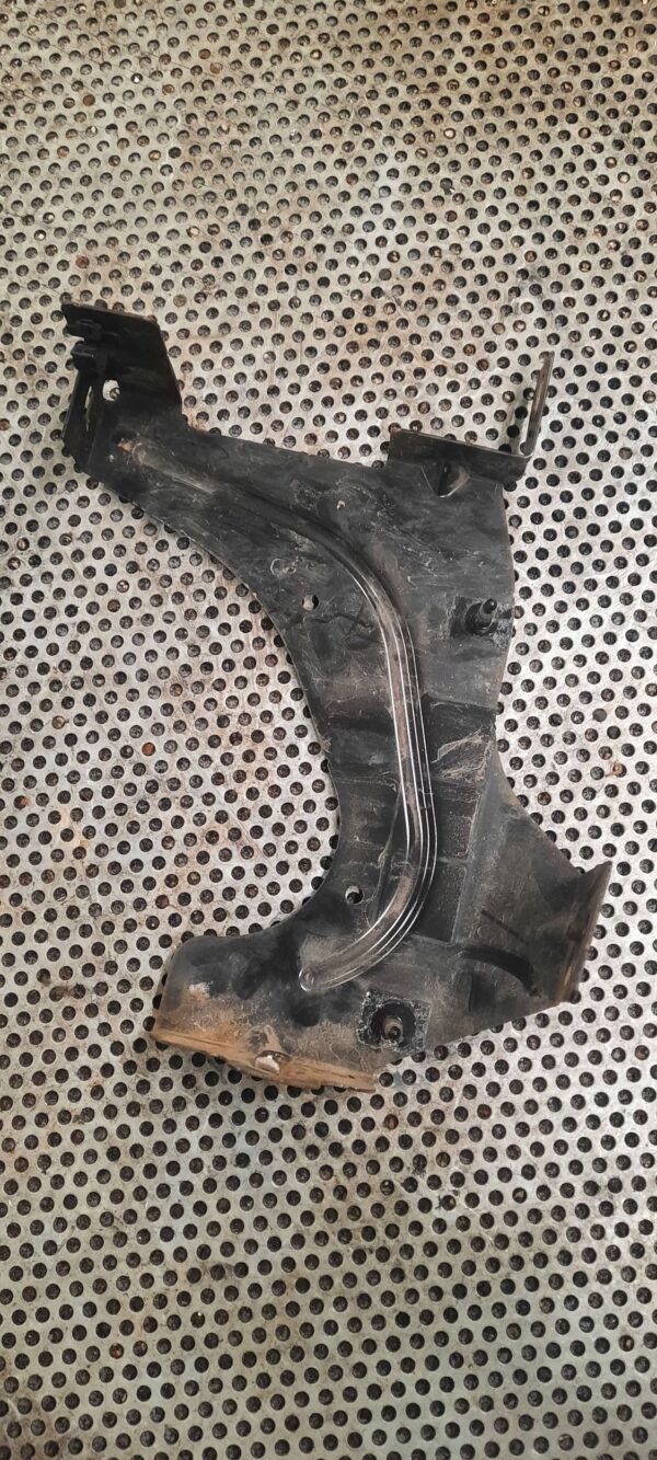 UCHWYT MOCOWANIE SKRZYNKI BEZPIECZNIKÓW 8200715100