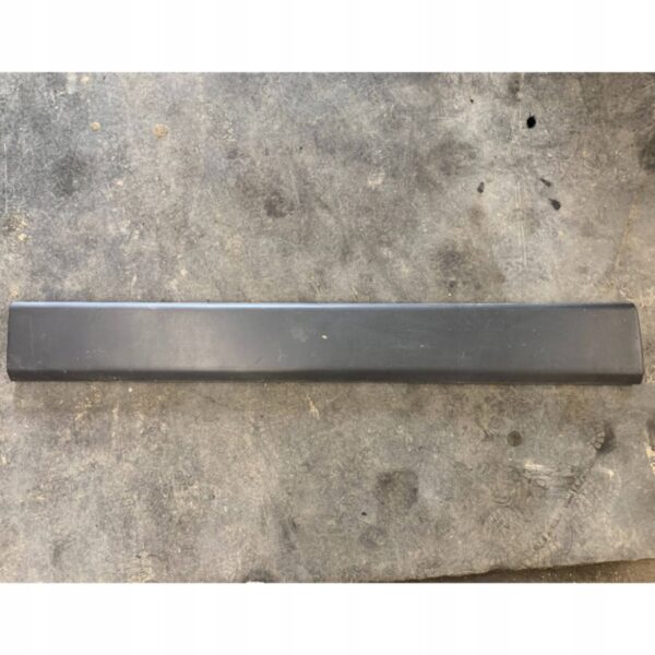 LISTWA DRZWI PRAWA 828200148R RENAULT MASTER III