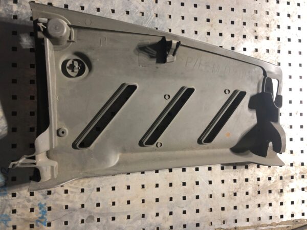 PLASTIK DASZEK PRAWY MASTER III 8200792032