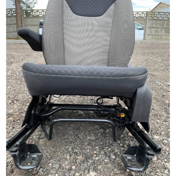 FOTEL PRZEDNI KIEROWCY FORD TOURNEO COURIER