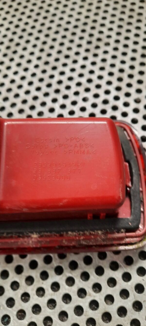 LAMPA TYLNA STOP RENAULT TRAFIC 985304848R