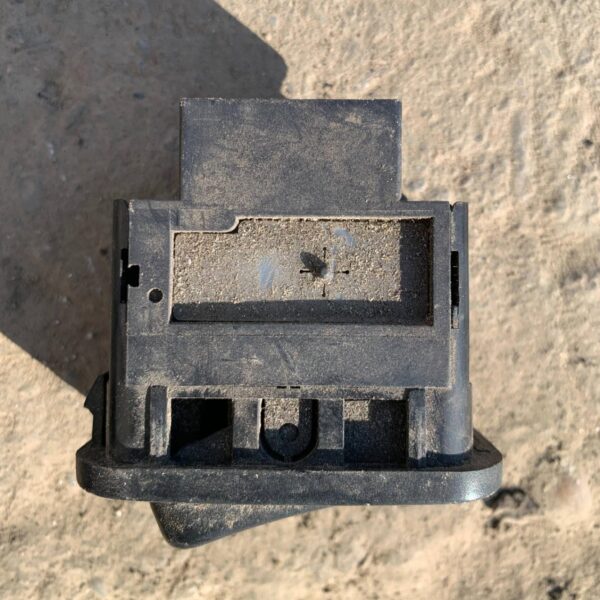 WŁĄCZNIK ŚWIATEŁ AWARYJNYCH MITSUBISHI CANTER