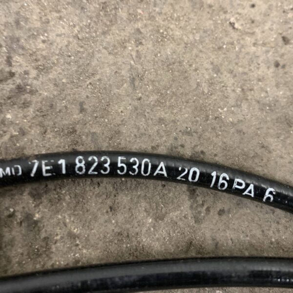 LINKA OTWIERANIA MASKI SILNIKA POKRYWY PRZEDNIEJ 7E1823530A VOLKSWAGEN T6