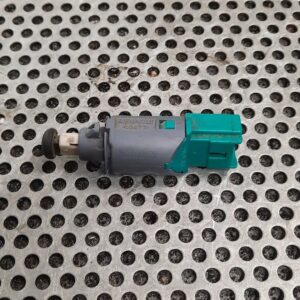 CZUJNIK POŁOŻENIA PEDAŁU SPRZĘGŁA 253250007R RENAULT MASTER