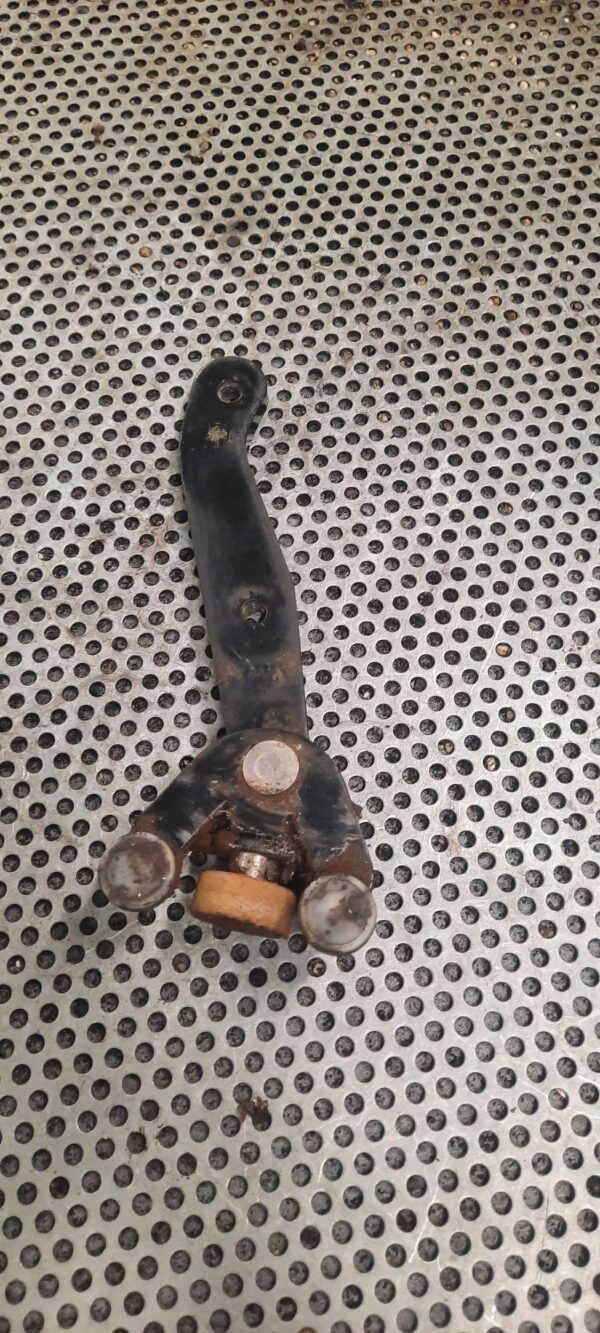 PROWADNICA ROLKOWA DRZWI DOLNA VOLKSWAGEN T5