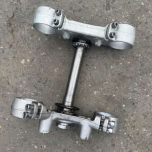 PÓŁKA PRZÓD TRIUMPH TIGER 800 XCA 18-20 LIFT T2049787 USZKODZONA