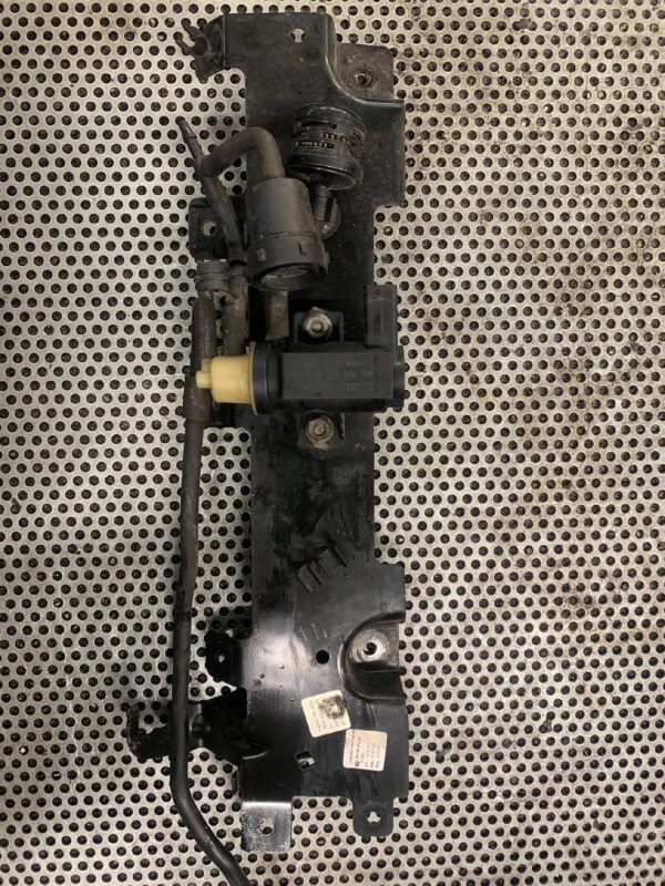 ZAWÓR ZWROTNY WSPORNIK 7E0131563 VOLKSWAGEN T6