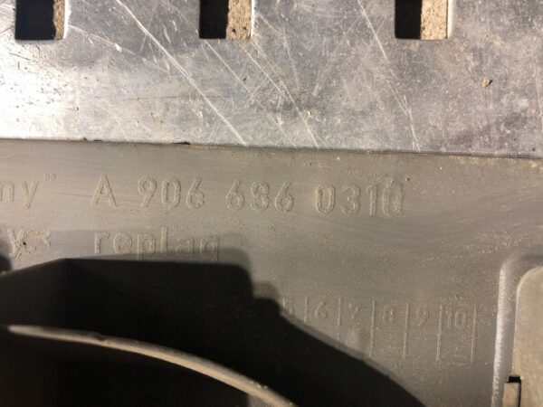 STOPIEŃ PRÓG PRAWY PRZÓD SPRINTER DOKA A9066860310