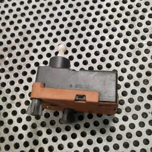 SILNICZEK LAMPY IVECO DAILY A01012