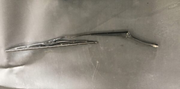 RAMIĘ WYCIERACZKI LEWY PRZÓD VW T4 701955409