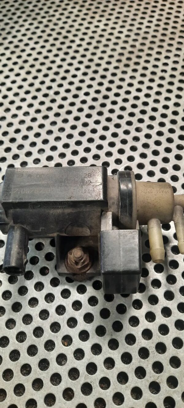 ZAWÓR PODCIŚNIENIA MERCEDES A0061536628