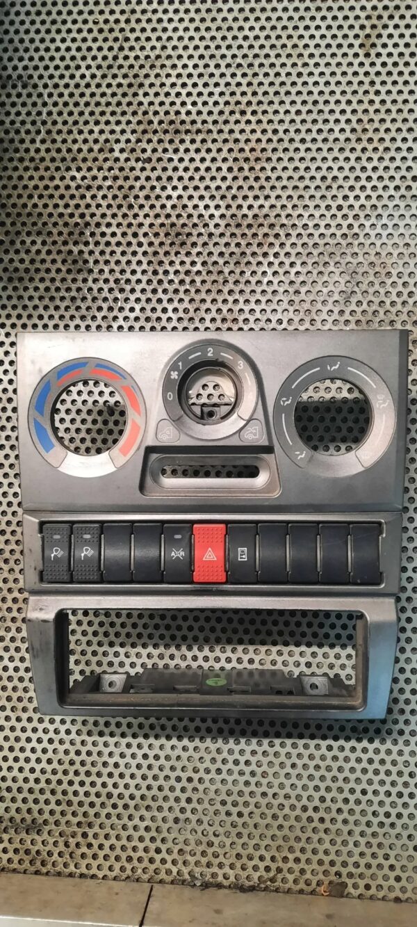 PANEL NAWIEWU IVECO