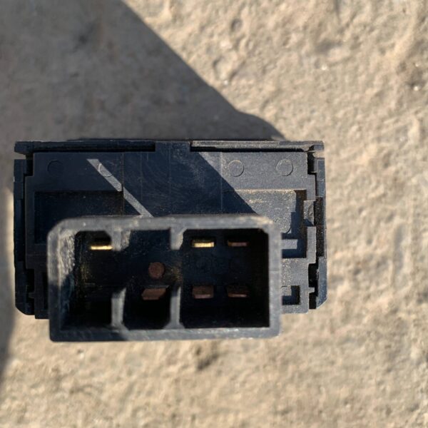 WŁĄCZNIK ŚWIATEŁ AWARYJNYCH MITSUBISHI CANTER