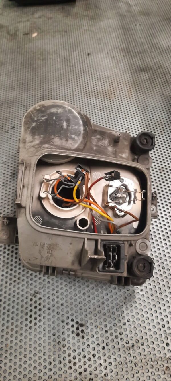 LAMPA PRZEDNIA PRAWA MERCEDES VITO