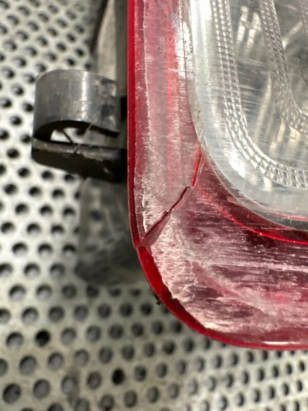 LAMPA DOLNA TYLNA PRAWA TRAFIC III 265598103R