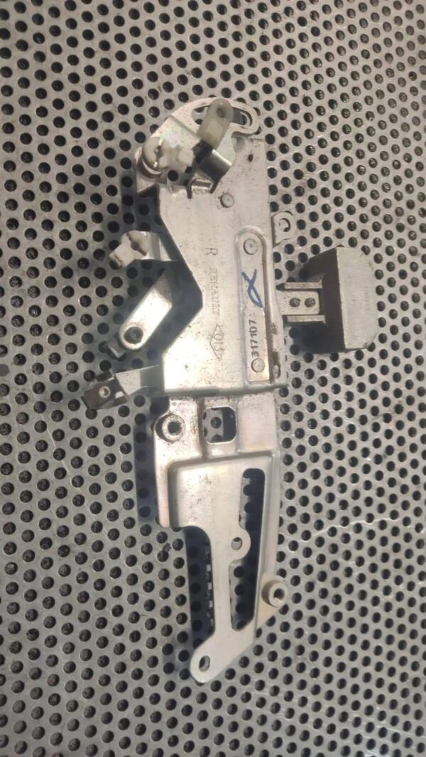 ZAMEK DRZWI PRZESUWNYCH PRAWY RENAULT MASTER 98-03