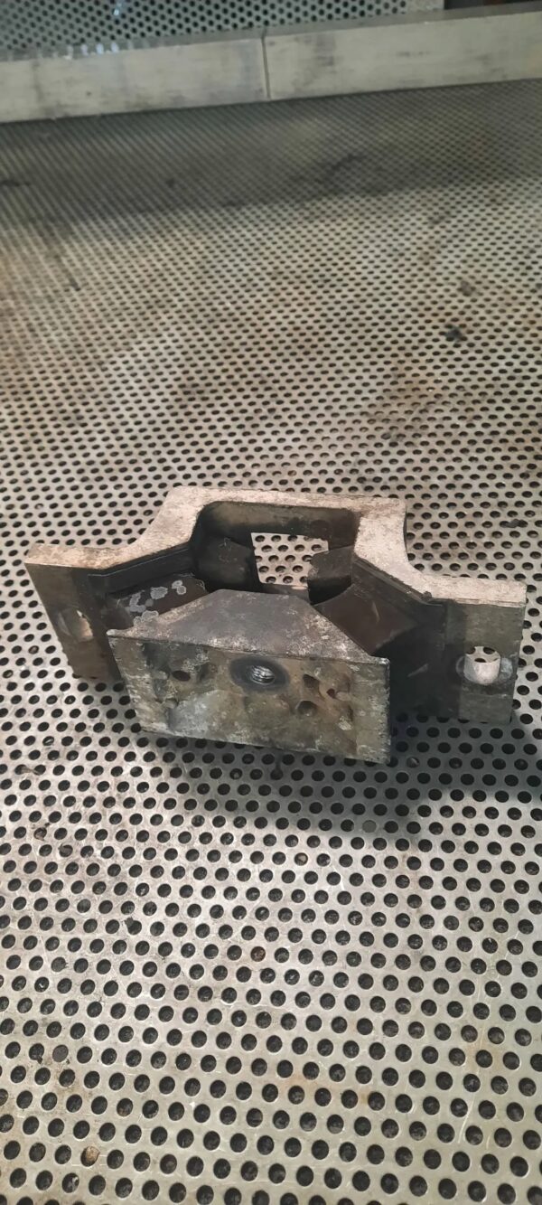 PODUSZKA/ ŁAPA SKRZYNI BIEGÓW RENAULT MASTER 8200676867