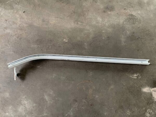 PROWADNICA SZYNA DRZWI BOCZNYCH GÓRNA TRAFIC II 1.9