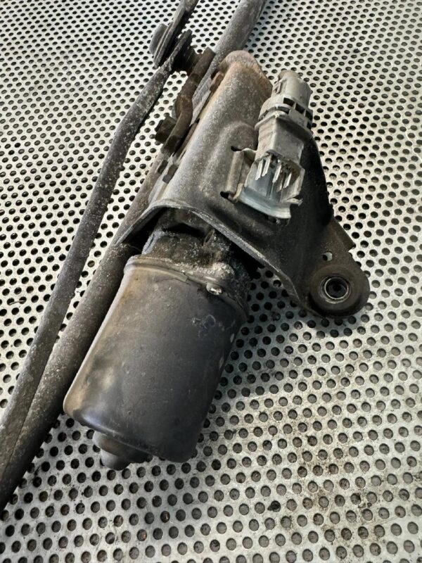 MECHANIZM WYCIERACZEK EUROPEJSKI IVECO DAILY