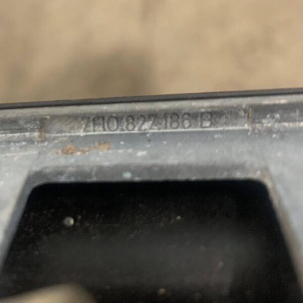 KLAMKA WENĘTRZNA DRZWI SKRZYDEŁKOWYCH VOLKSWAGEN T6