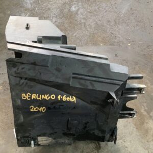 OBUDOWA BEZPIECZNIKÓW CITROEN BERLINGO 9658447380