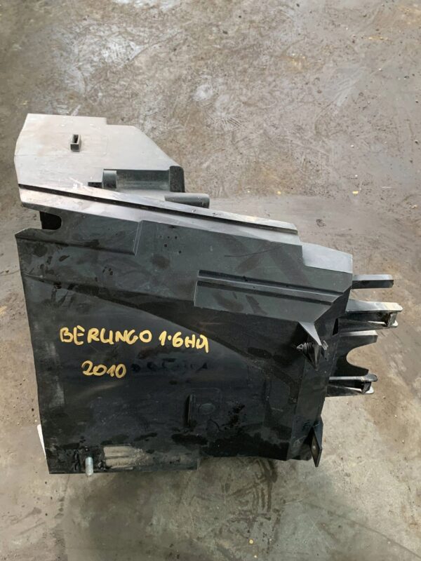 OBUDOWA BEZPIECZNIKÓW CITROEN BERLINGO 9658447380