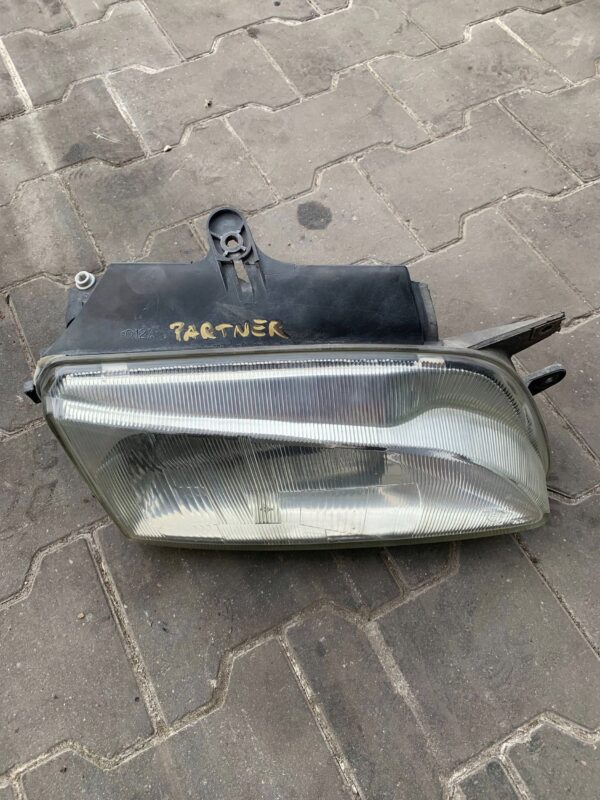 LAMPA PRAWY PRZÓD BERLINGO PARTNER