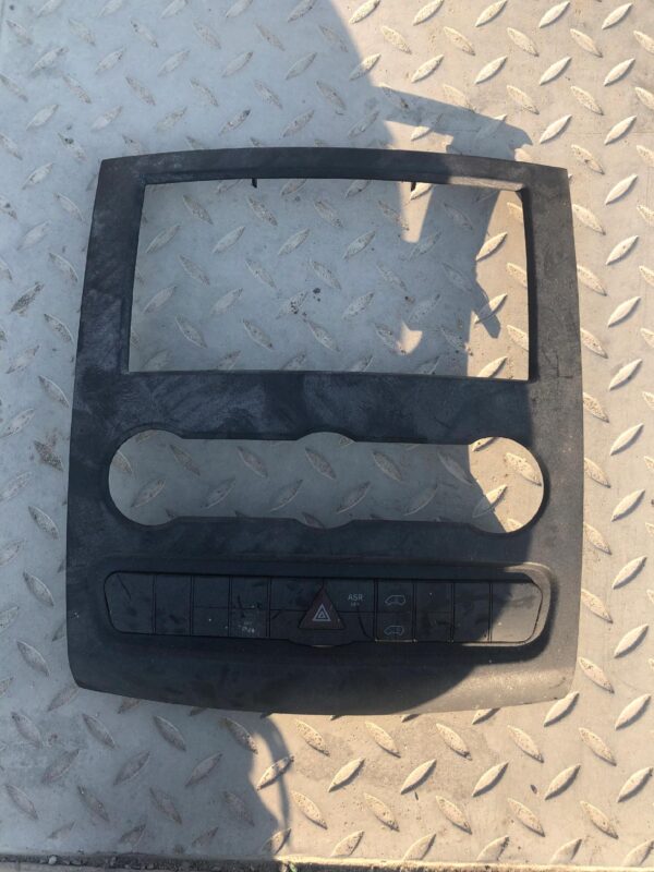 PANEL ŚWIATEŁ AWARYJNYCH SPRINTER A9068702110