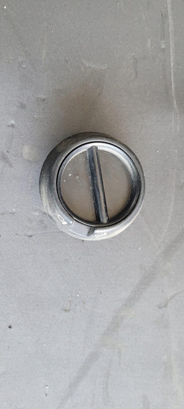 PRZEŁĄCZNIK ŚWIATEŁ RENAULT MASTER II 7700352939