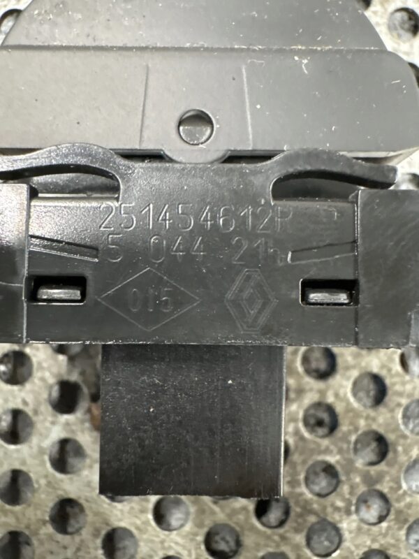 f58b43bd637a2e4e2bebd6f11f6bdb83