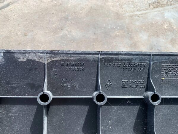 STOPIEŃ PRÓG PRAWY RENAULT TRAFIC II 8200041178