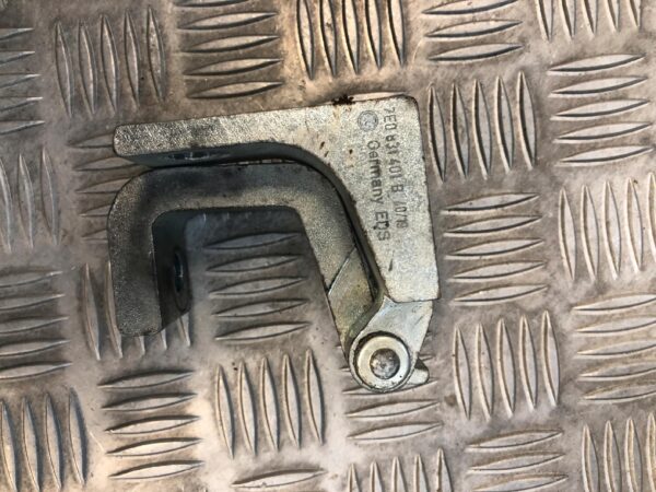 ZAWIAS DRZWI T5 7E0831401B