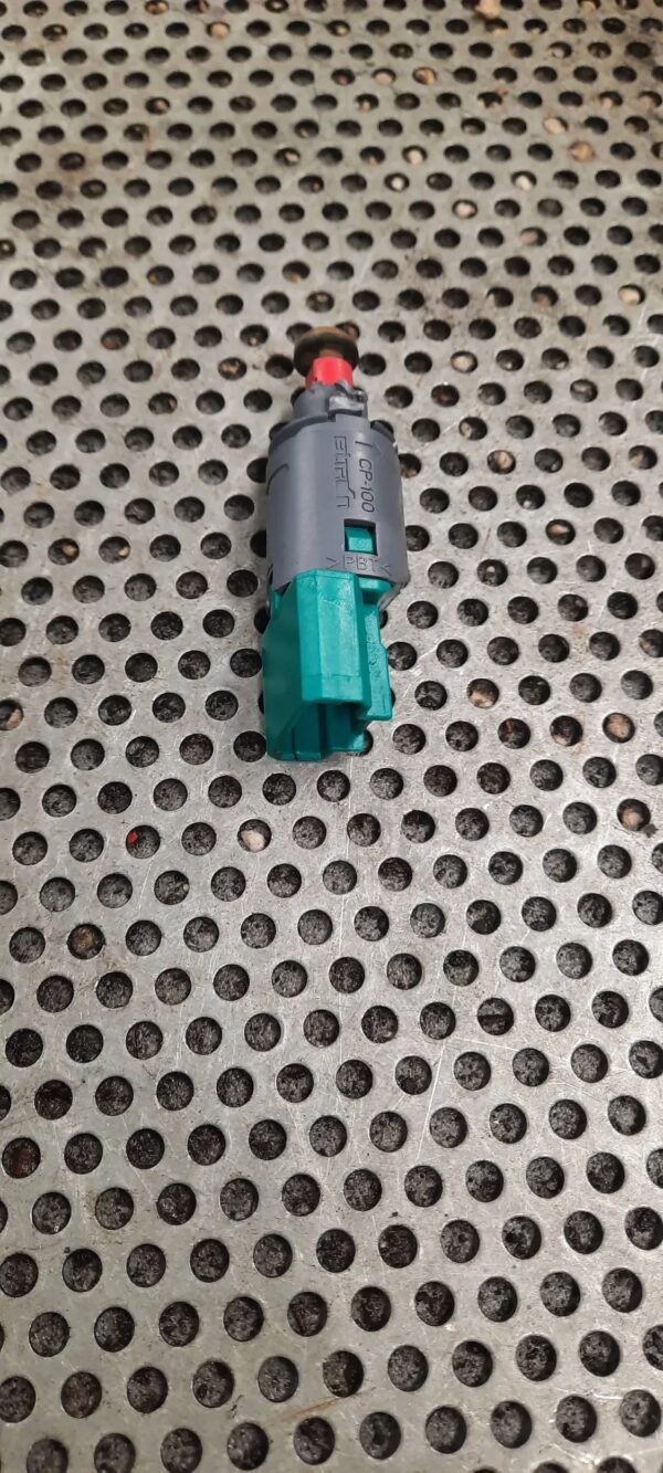 CZUJNIK POŁOŻENIA PEDAŁU SPRZĘGŁA 8200571582 RENAULT MASTER