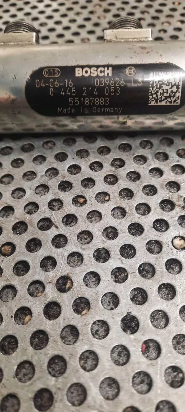 LISTWA WTRYSKOWA 0445214053