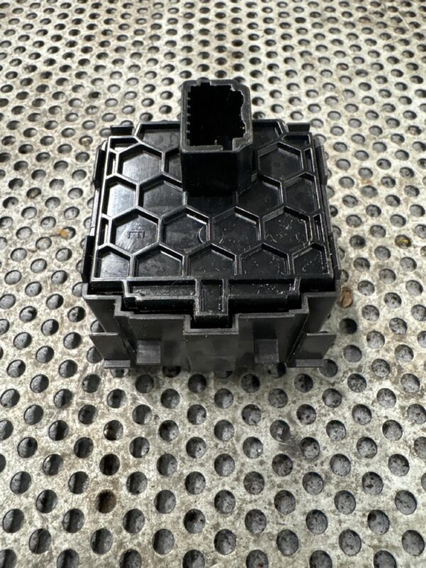 PRZEŁĄCZNIK WYSOKOŚCI ŚWIATEŁ TRAFIC III 251900567R