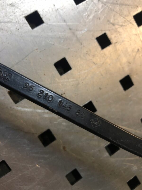 RAMIĘ WYCIERACZKI LEWE BERLINGO 2002 962101468B