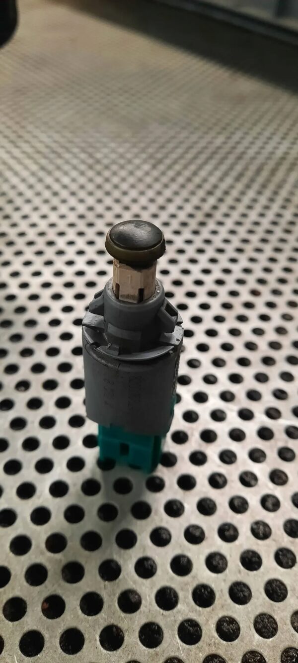 CZUJNIK SPRZĘGŁA 8200168240 RENAULT TRAFIC