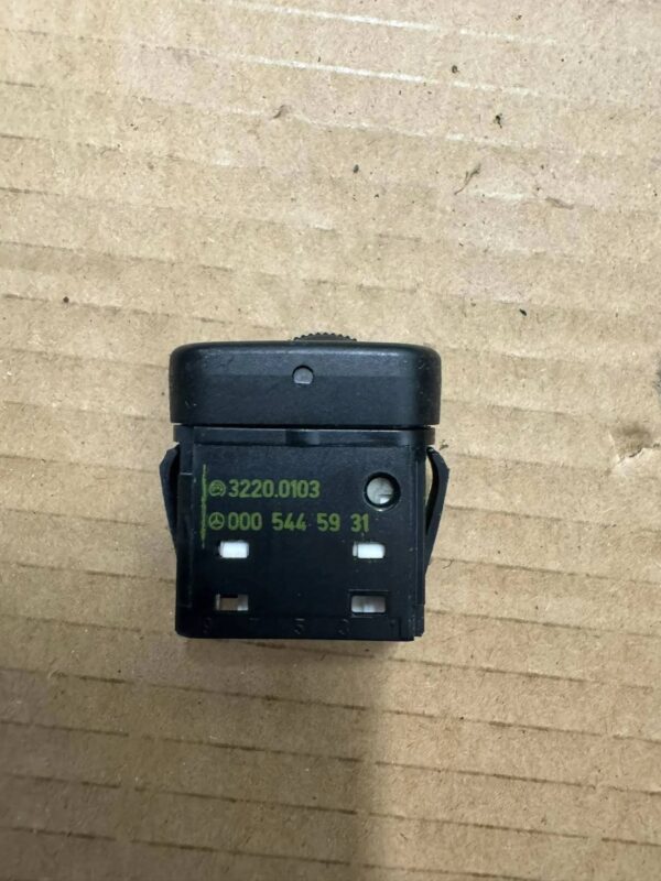 PRZEŁĄCZNIK REGULACJI ŚWIATEŁ MERCEDES SPRINTER 906 0005445931