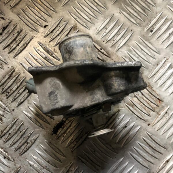 TERMOSTAT OBUDOWA IVECO DAILY 504110436