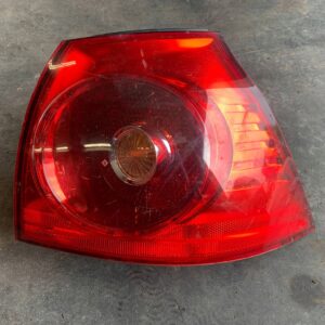 LAMPA TYLNA PRAWA GOLF V 1K6945096E 028490202A
