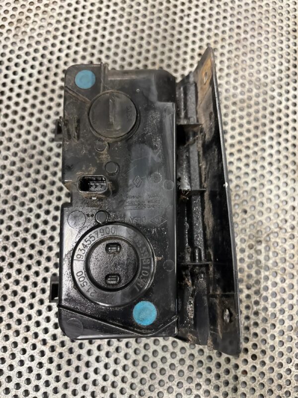 LAMPA DOLNA TYLNA PRAWA TRAFIC III 265598103R