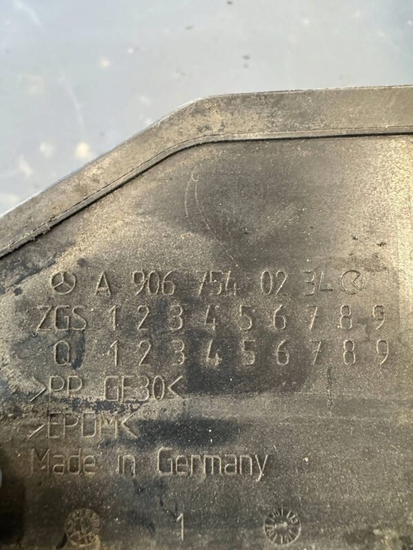 OSŁONA WLEWU PALIWA A9067540234 VW CRAFTER 2.0TDI