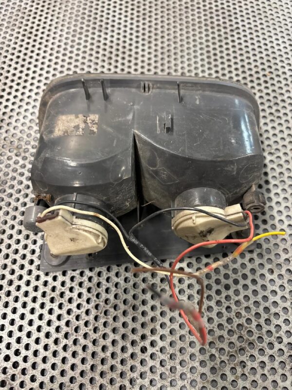 LAMPA PRZECIWMGIEŁNA LEWA TRAFIC II