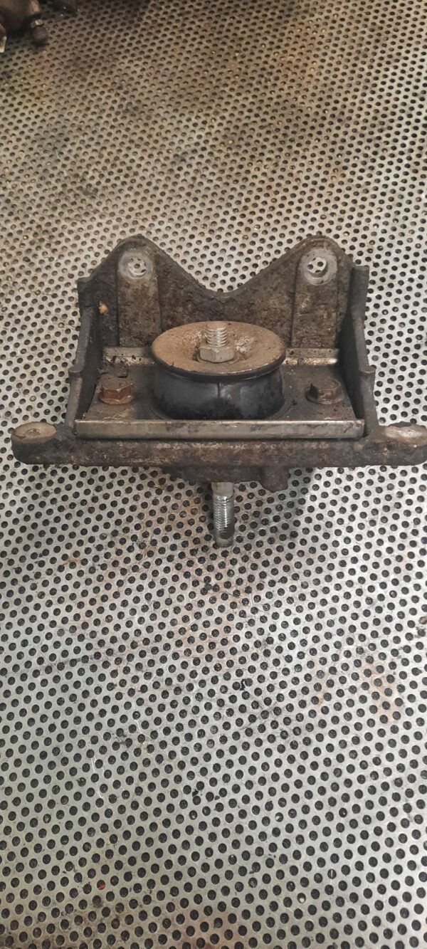 ŁAPA MOCOWANIE SKRZYNI RENAULT MASTER