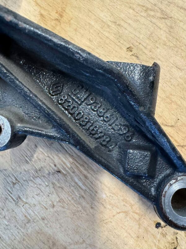 ŁAPA WSPORNIK SKRZYNI RENAULT TRAFIC II 2.0 8200818984