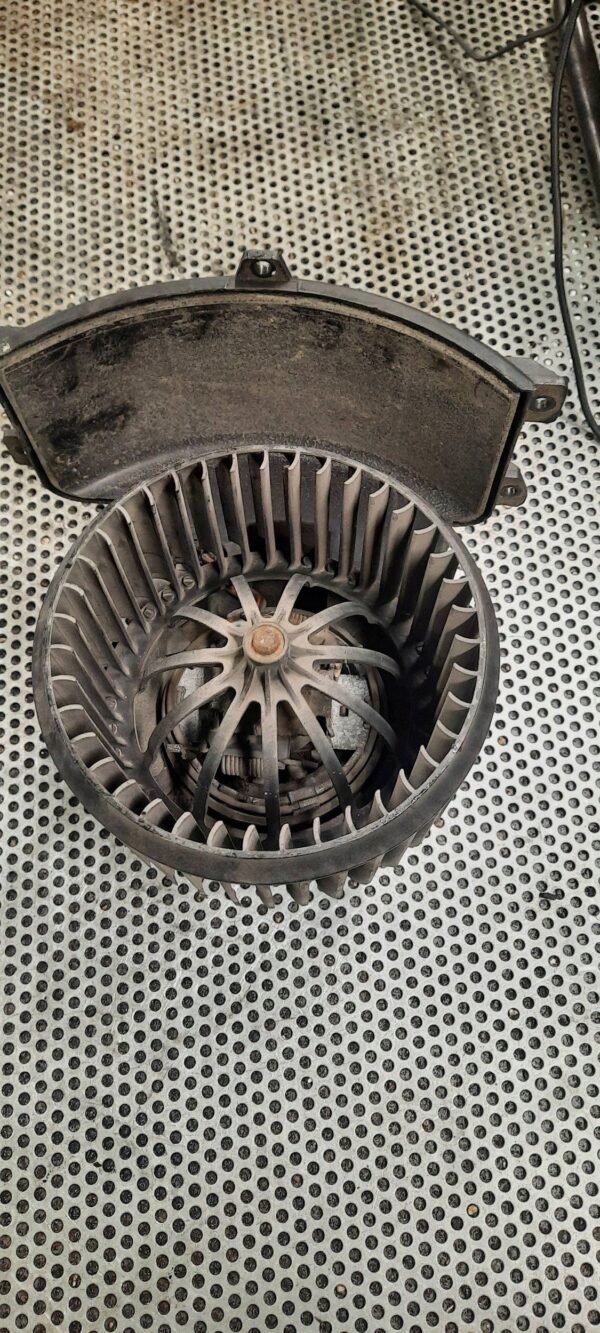 WENTYLATOR NAWIEWU 7E1819021A VOLKSWAGEN T5