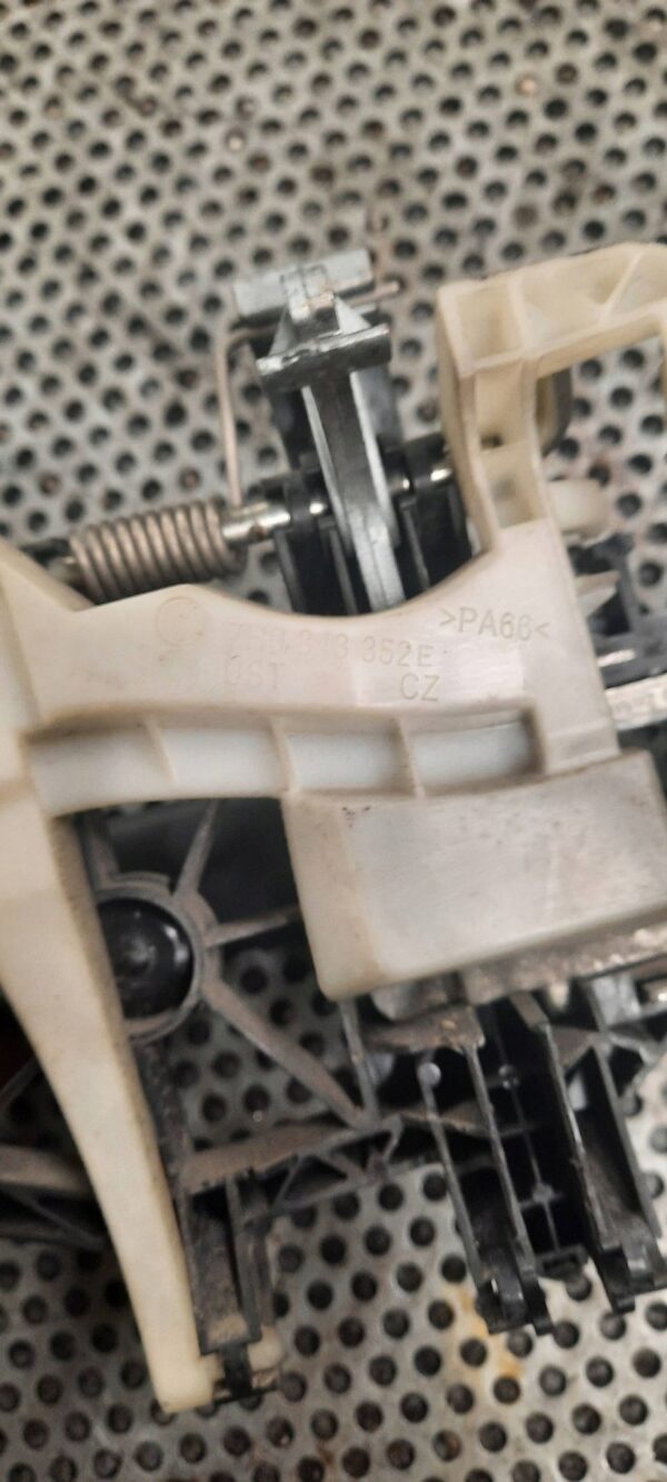 KLAMKA DRZWI 4H0813352E VOLKSWAGEN T5